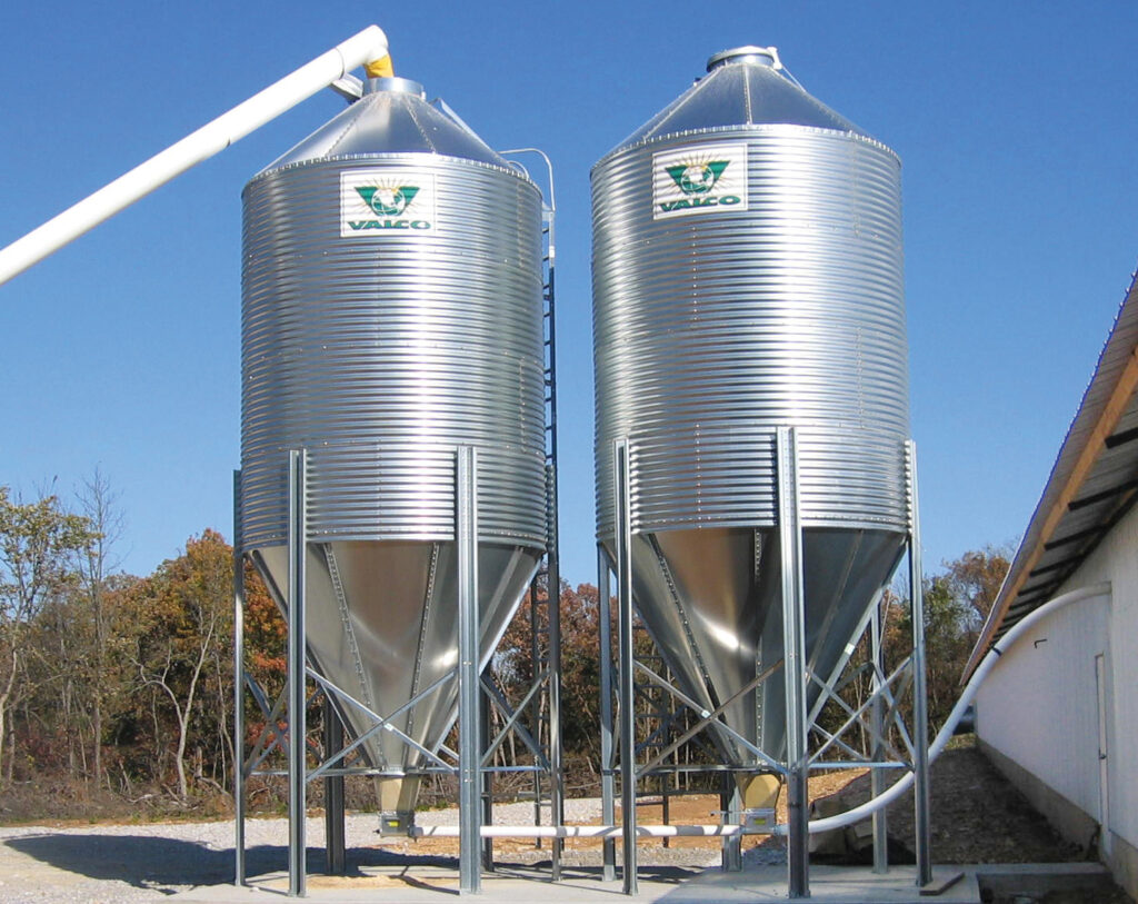 Silos de almacenamiento de alimento