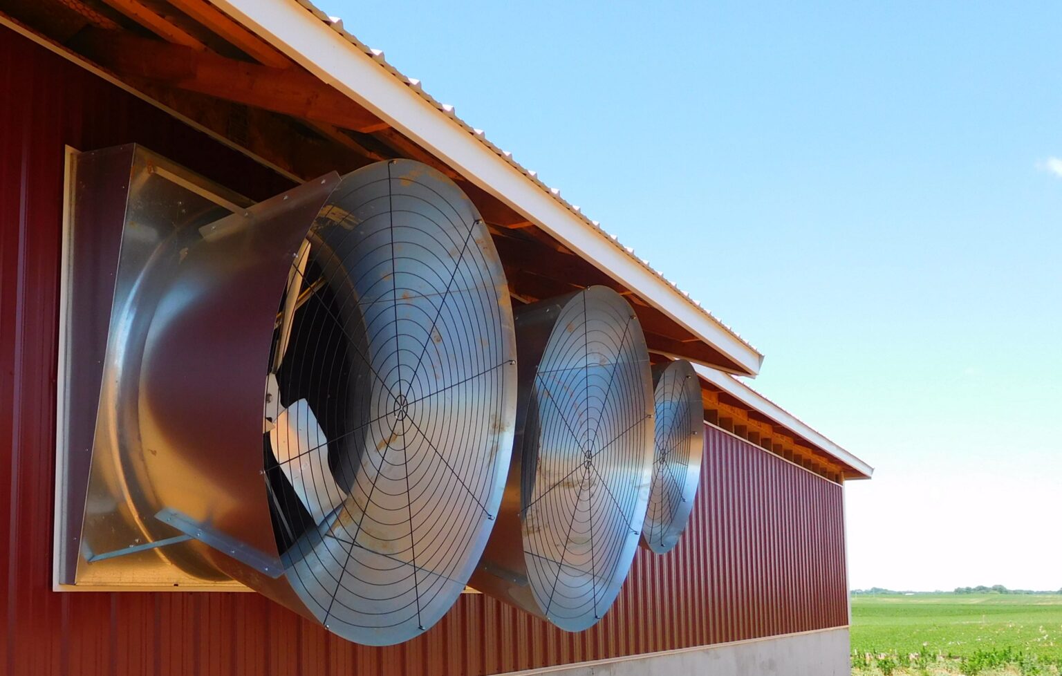 Ventiladores de túnel VAL-CO en la pared de una caseta